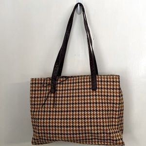 🚫SOLD❌. 
Super cute brown and tan houndstooth tote bag